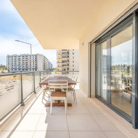 Guestready - Tranquil Seixal Haven Apartment